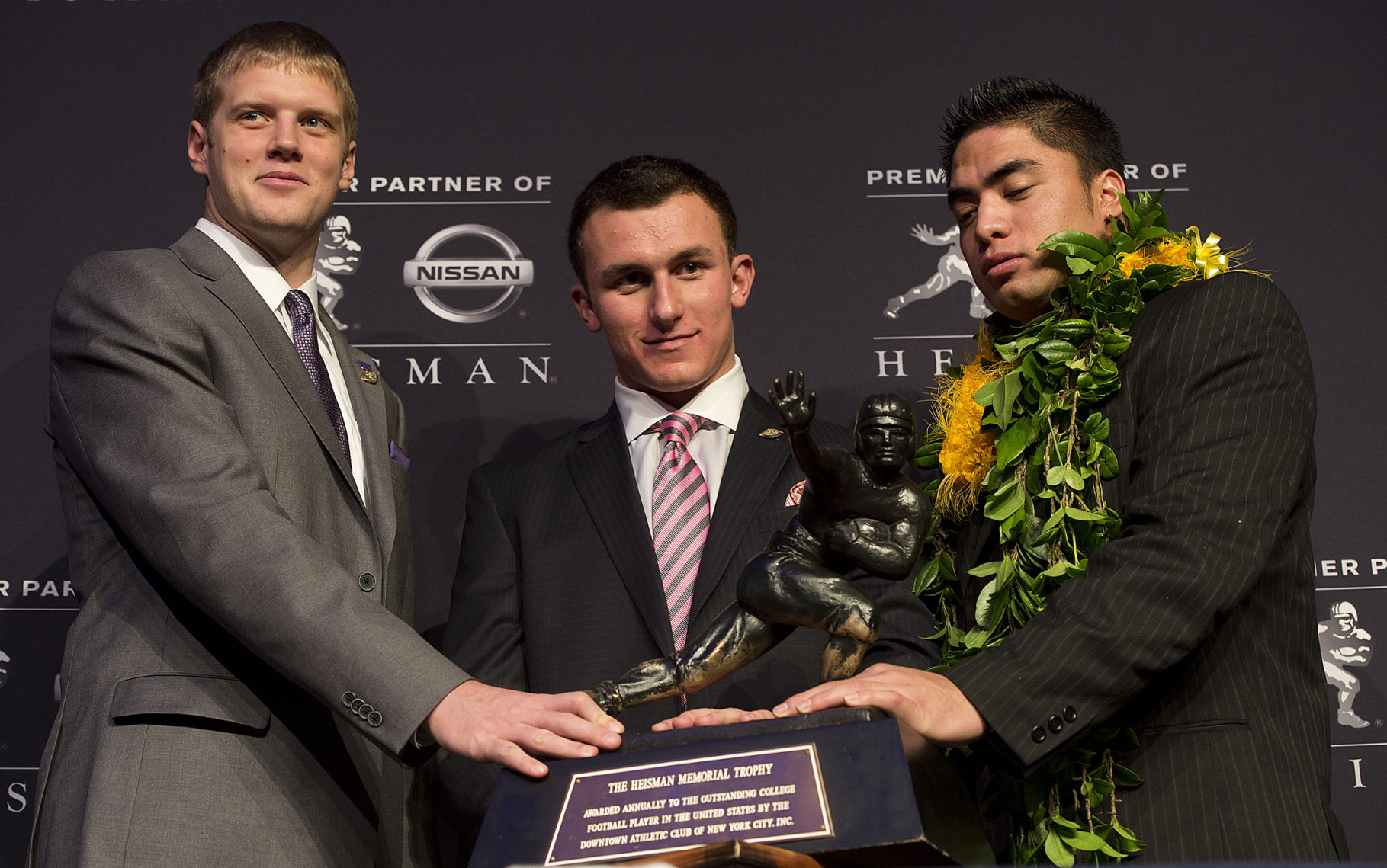 Johnny Manziel wins the Heisman Trophy
